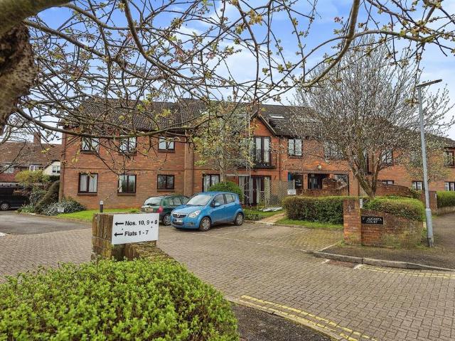 Flat for sale in St Albans, Five Acres