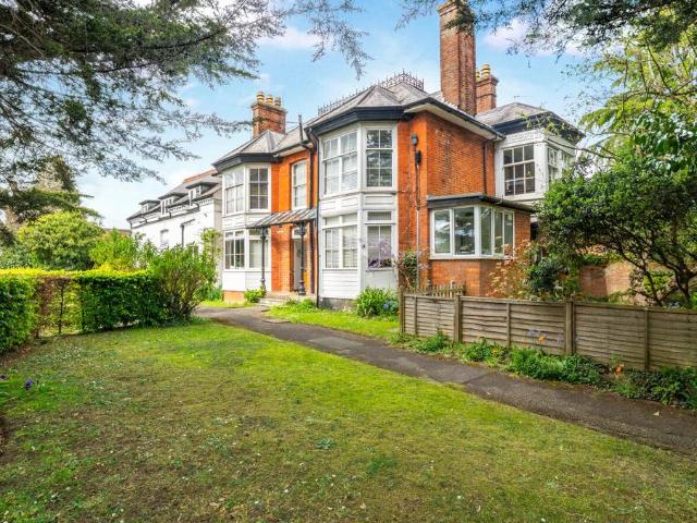 Flat for sale in Westborough, Surrey