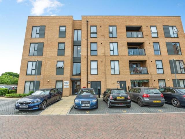 Flat for sale in South Ockendon, Essex