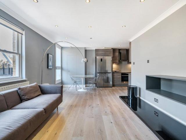 Flat for sale in Brompton, Greater London