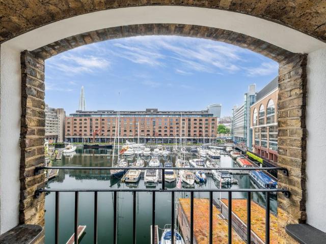 Flat for sale in Tower Liberty, Wapping