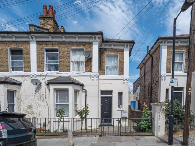 Flat for sale in Peckham, Greater London