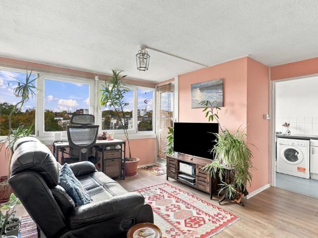Flat for sale in Maitland Park, Greater London