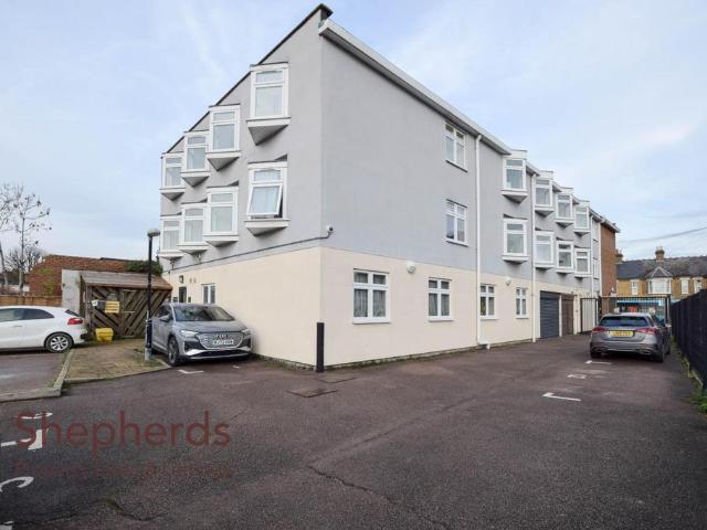 Flat for sale in Broxbourne, Hertfordshire