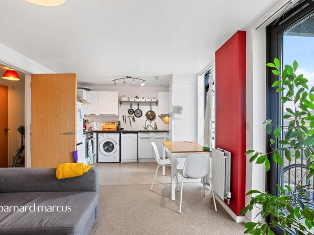 Flat for sale in Old Kent Road, Greater London