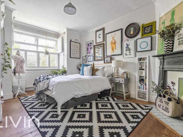 Flat for sale in London Borough of Bromley, Greater London