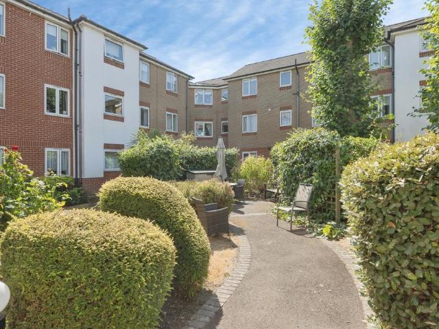 Flat for sale in Swanley, The Butts