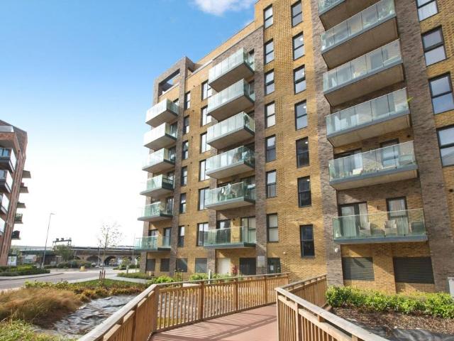 Flat for sale in Monks Orchard, Kent