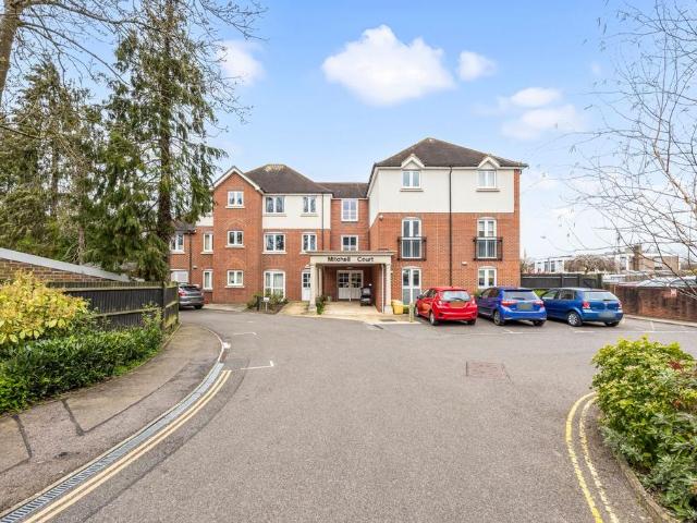 Flat for sale in Red Hill, Surrey