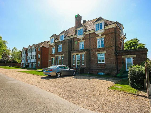 Flat for sale in Chedburgh, Suffolk