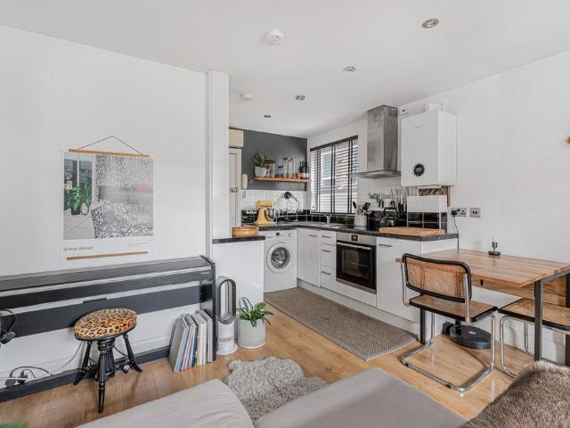 Flat for sale in Crouch End, Greater London