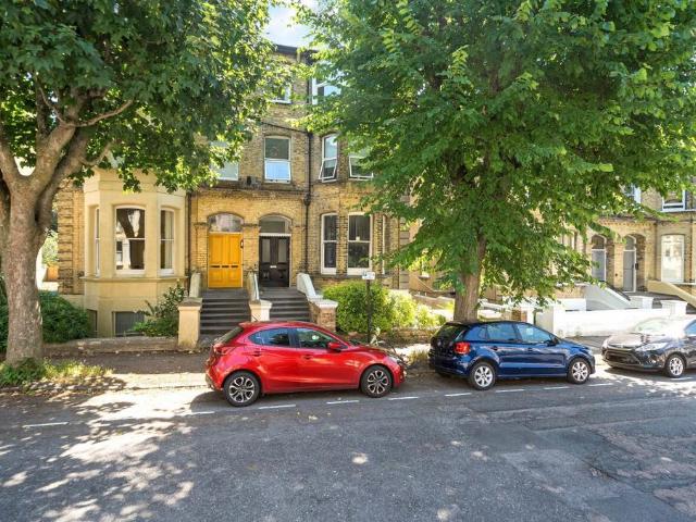 Flat for sale in Brunswick