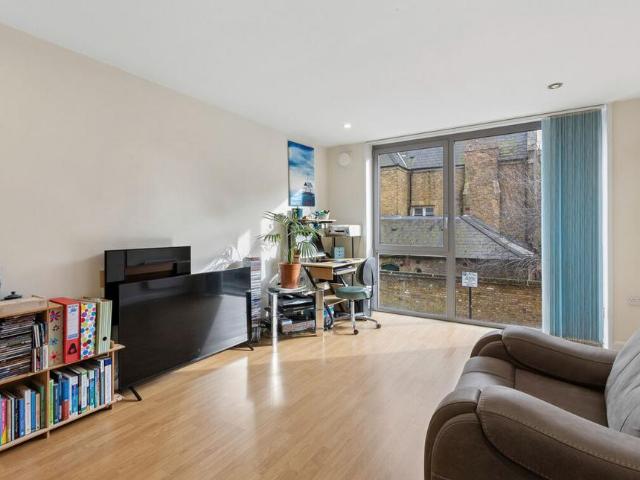 Flat for sale in London Borough of Tower Hamlets, Greater London