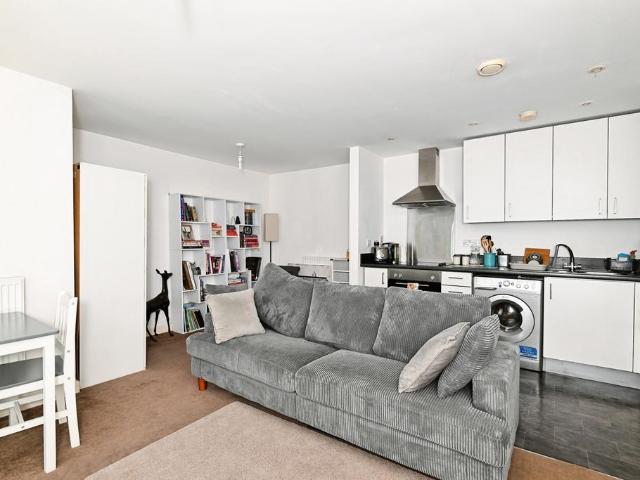 Flat for sale in Midway, Kent