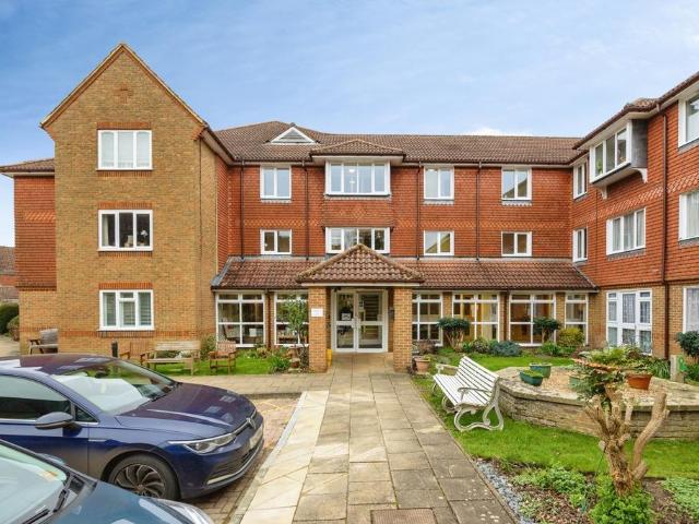 Flat for sale in Fole, Surrey