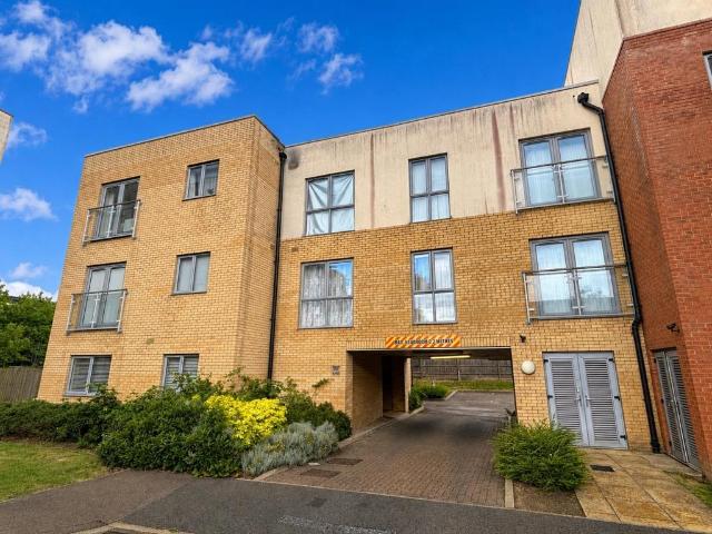 Flat for sale in Pin Green Industrial Area, Shephall