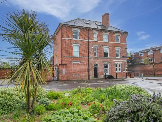 Flat for sale in Fordham Heath, Essex