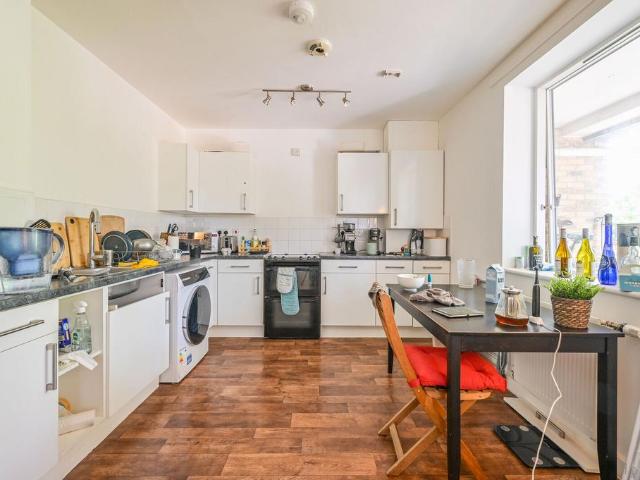 Flat for sale in Isle Of Dogs, Greater London