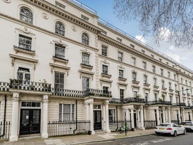 Flat for sale in Bayswater, Greater London