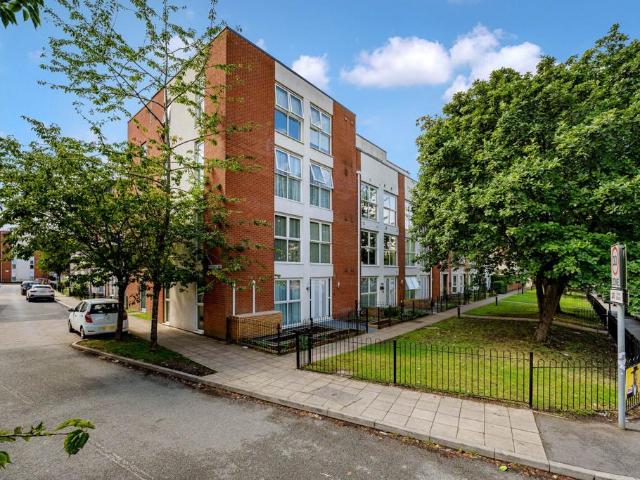 Flat for sale in Higher Broughton, Salford
