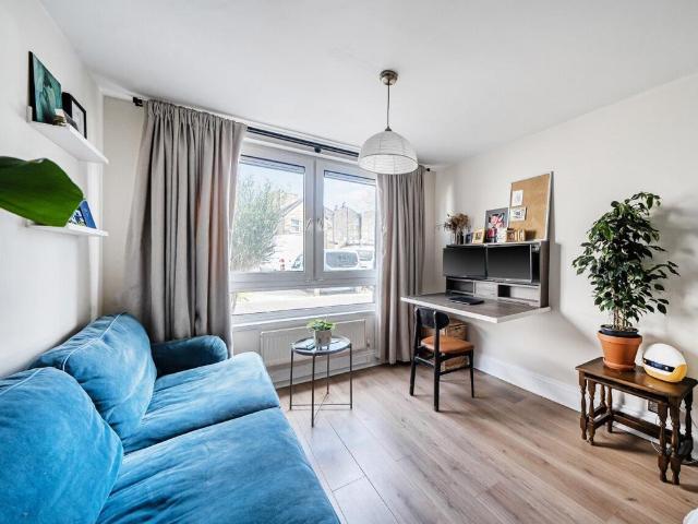 Flat for sale in London Borough of Lewisham, New Cross