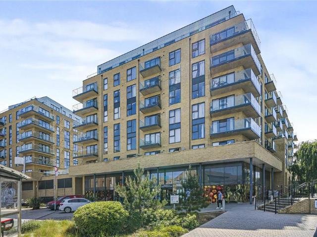 Flat for sale in Monks Orchard, Kent