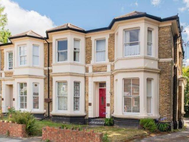 Flat for sale in Hendon, Greater London