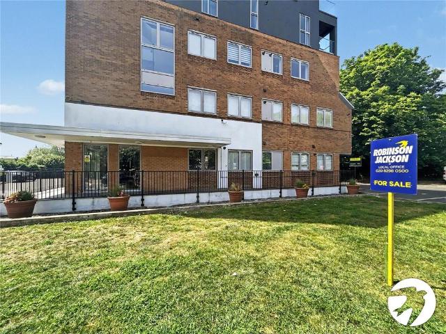Flat for sale in North Cray, Greater London