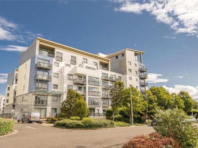 Flat for sale in Newhaven, Leith