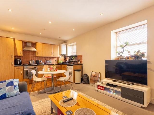 Flat for sale in Blacklands, Guestling Green