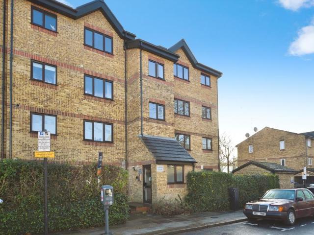 Flat for sale in College Park, Greater London