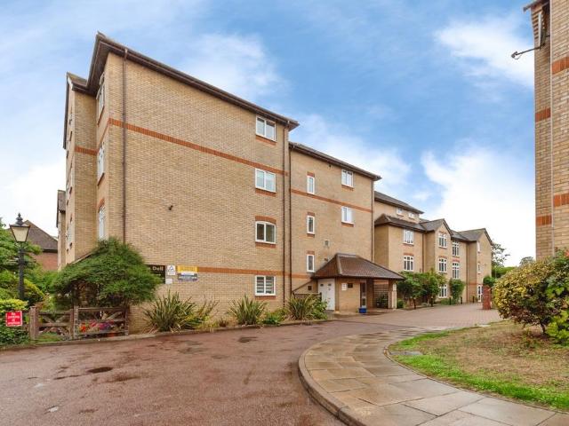 Flat for sale in Hythe, Colchester