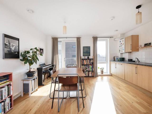 Flat for sale in South Hackney, Greater London