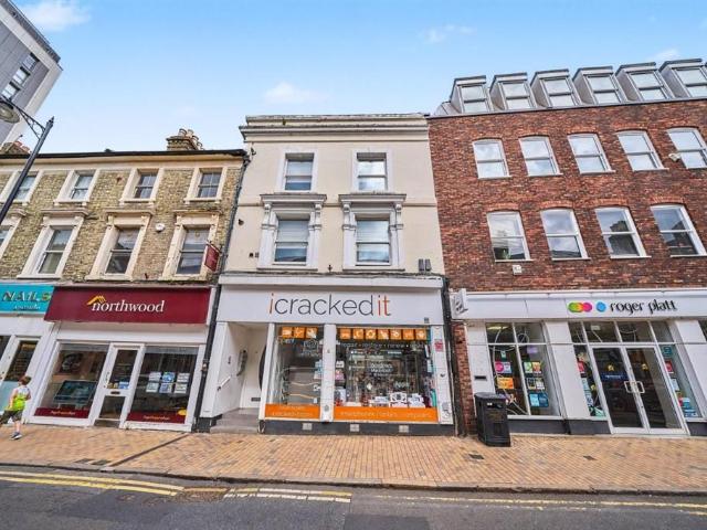 Flat for sale in Fishery, Maidenhead
