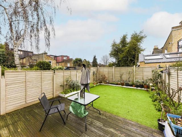 Flat for sale in Leytonstone, Greater London