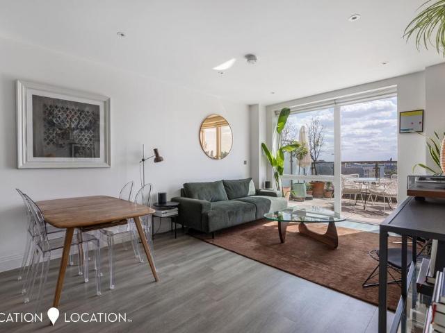 Flat for sale in London Borough of Hackney, Greater London