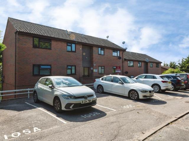 Flat for sale in Swanscombe and Greenhithe, Monks Orchard
