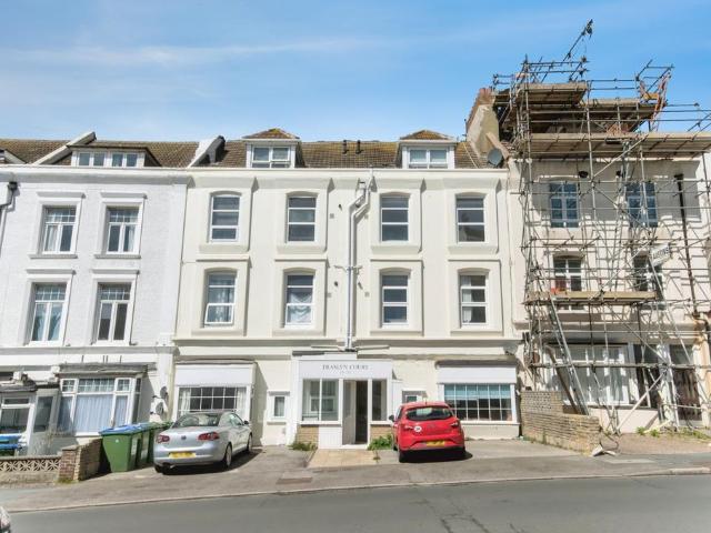 Flat for sale in Seaford, Iford