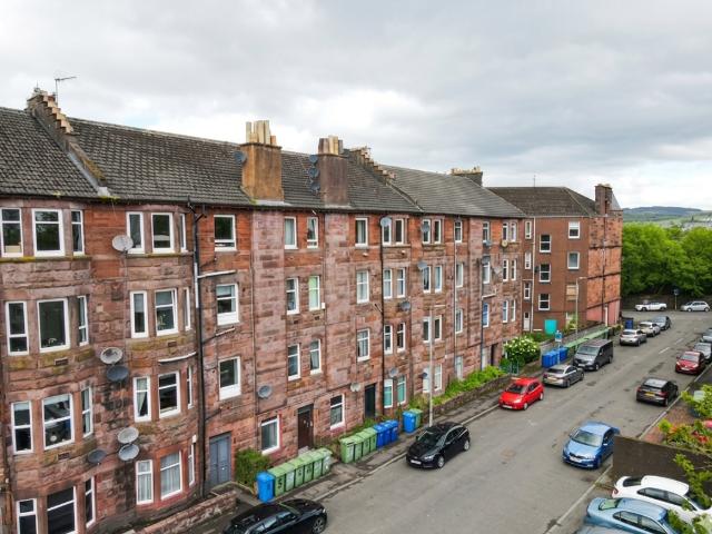 Flat for sale in Dumbarton, Scotland