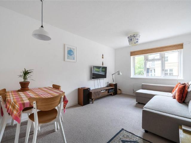 Flat for sale in Crystal Palace, Greater London