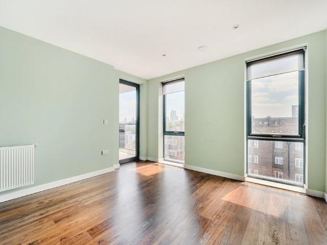 Flat for sale in Ocean Estate, Limehouse