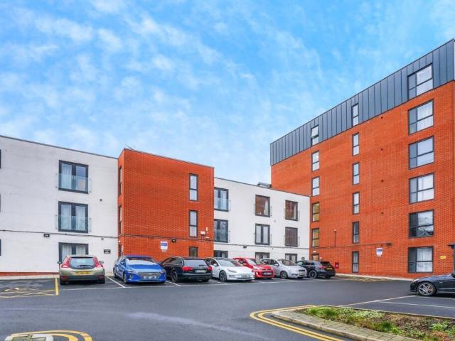 Flat for sale in Cavalier Hill, Leeds