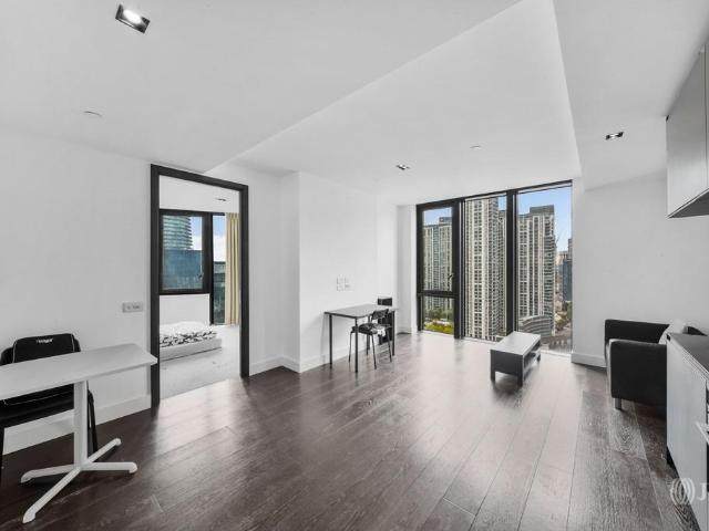 Flat for sale in Isle Of Dogs, Greater London