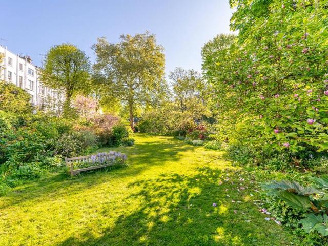 Flat for sale in Notting Hill, Greater London