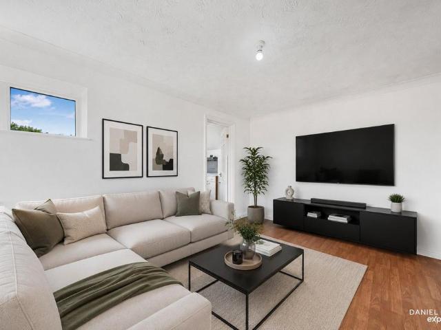 Flat for sale in Langdon Hills, Essex