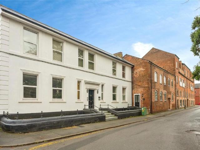 Flat for sale in Emscote, Green Close
