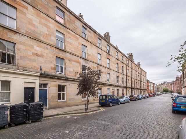 Flat for sale in Lorne, Leith