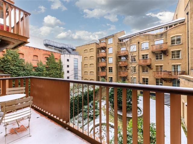 Flat for sale in Bermondsey, Greater London