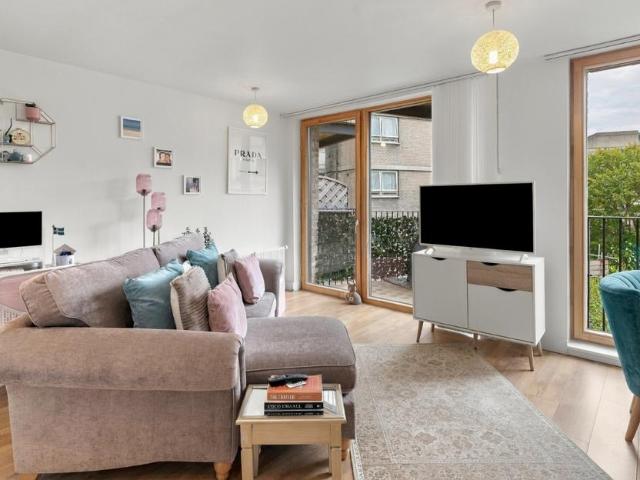 Flat for sale in Silchester Estate, Greater London