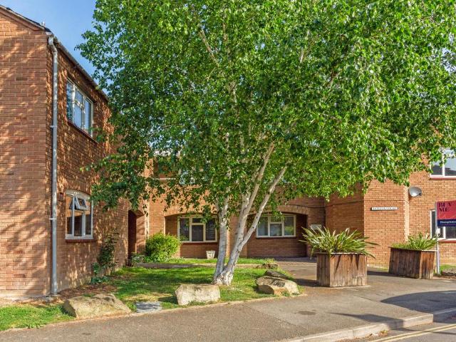 Flat for sale in Eton